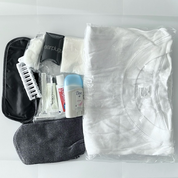 Unused Skyteam flight amenity bag - Picture 3 of 8